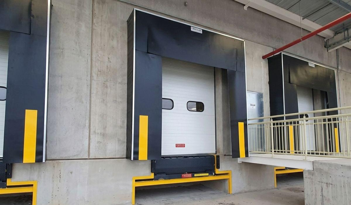 Nivelador de doca hidráulico instalada